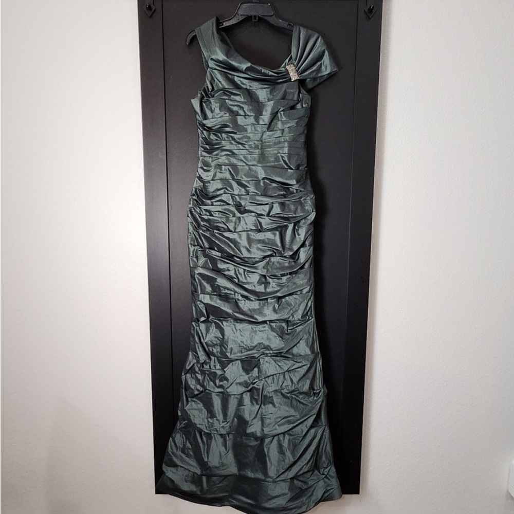 Ricky Freeman Teri Jon Ruched Mermaid  Evening Gown